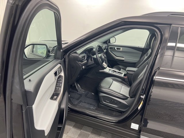 Used 2023 Ford Explorer XLT w/ Equipment Group 202A image 12