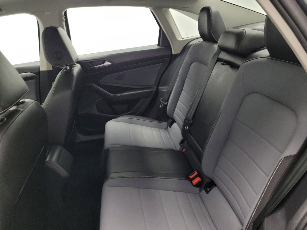 Used 2025 Volkswagen Jetta SE FWD image 18