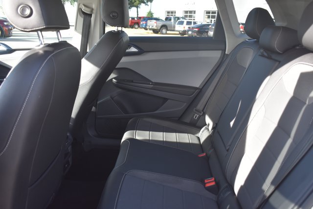 Used 2024 Volkswagen Taos SE FWD image 15