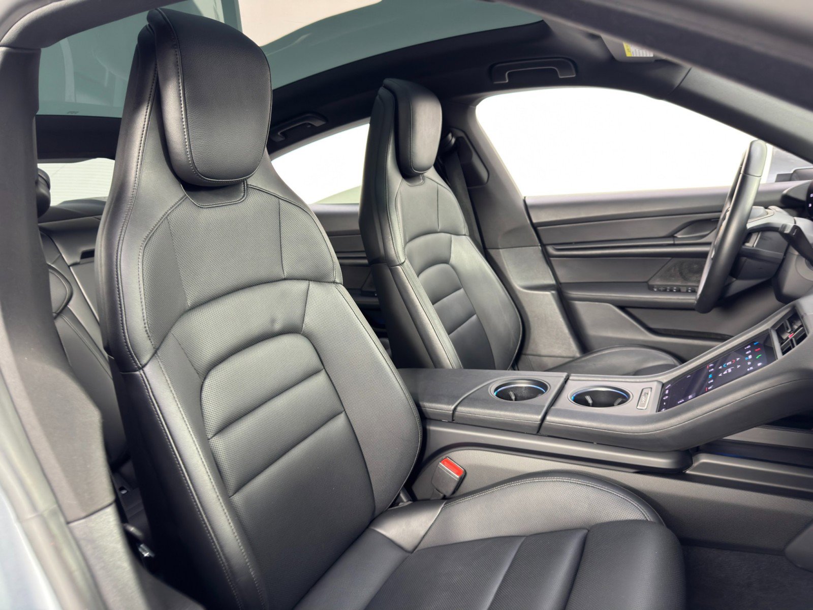 Used 2020 Porsche Taycan 4S w/ Premium Package image 37