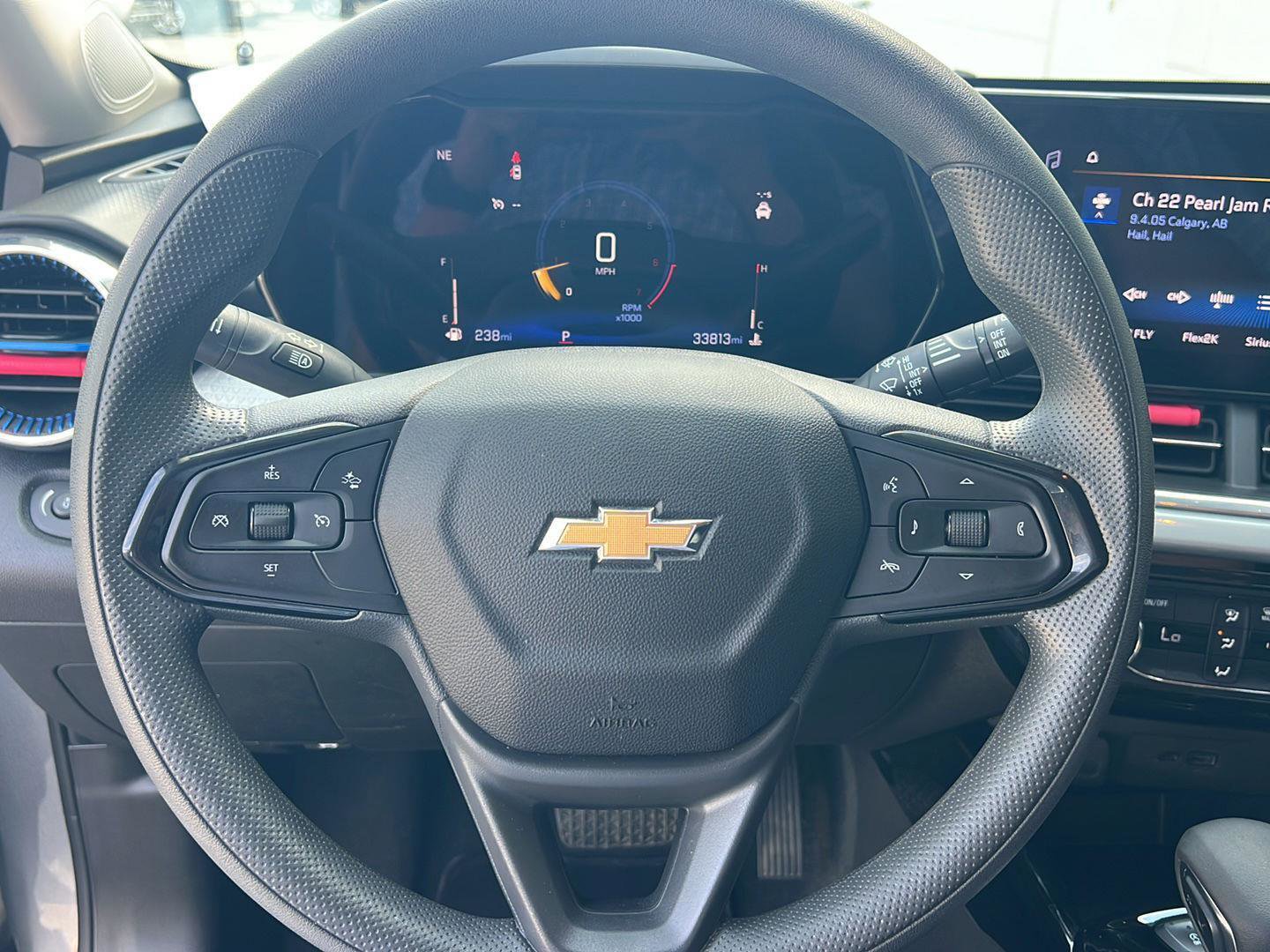 Used 2025 Chevrolet Trax LT FWD image 19