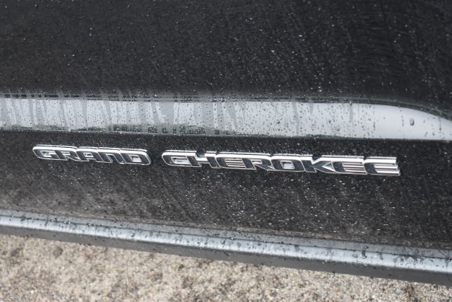 Used 2019 Jeep Grand Cherokee Limited w/ Trailer Tow Group IV AWD/4WD image 12