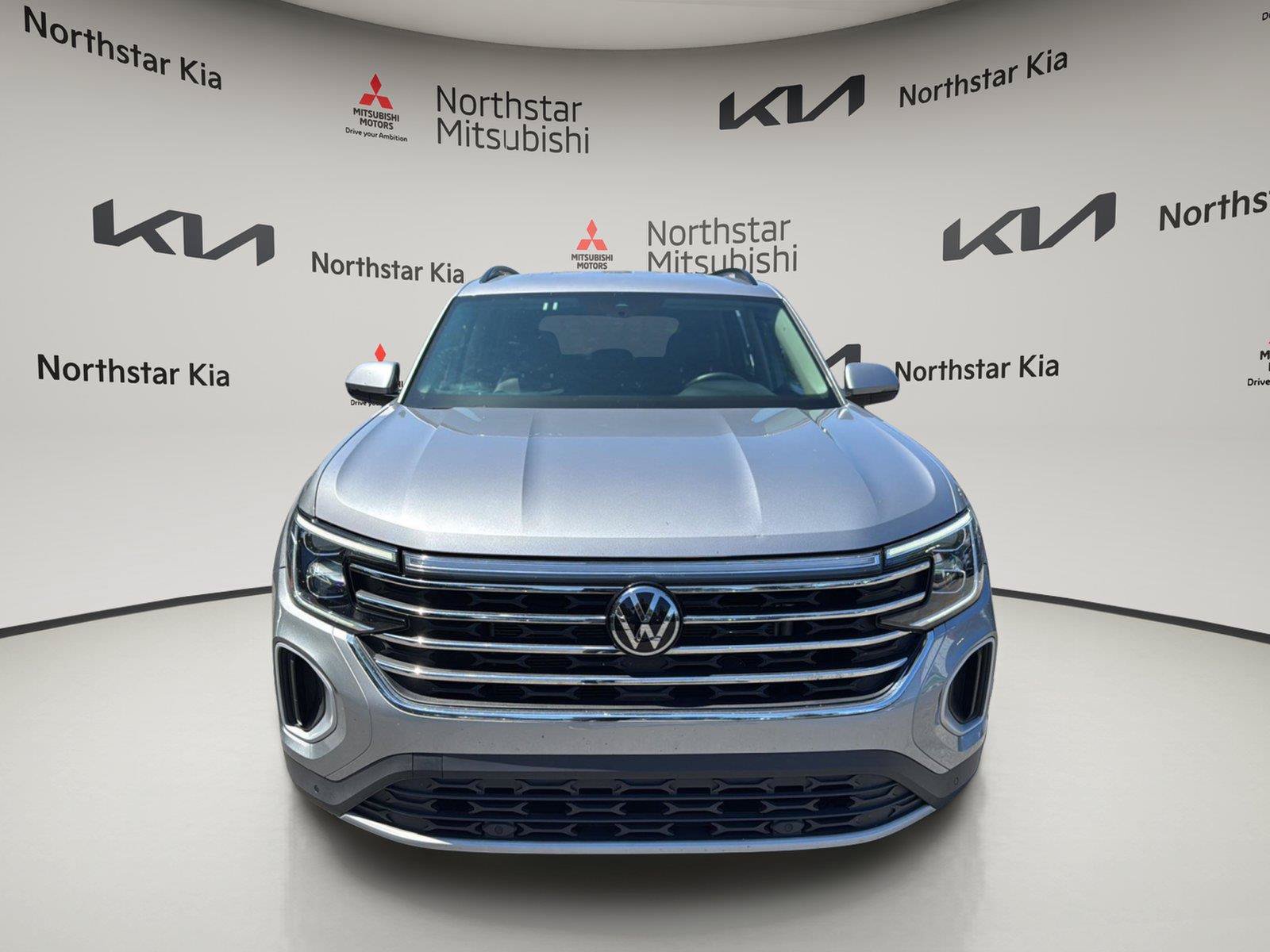 Used 2025 Volkswagen Atlas SE AWD/4WD image 9