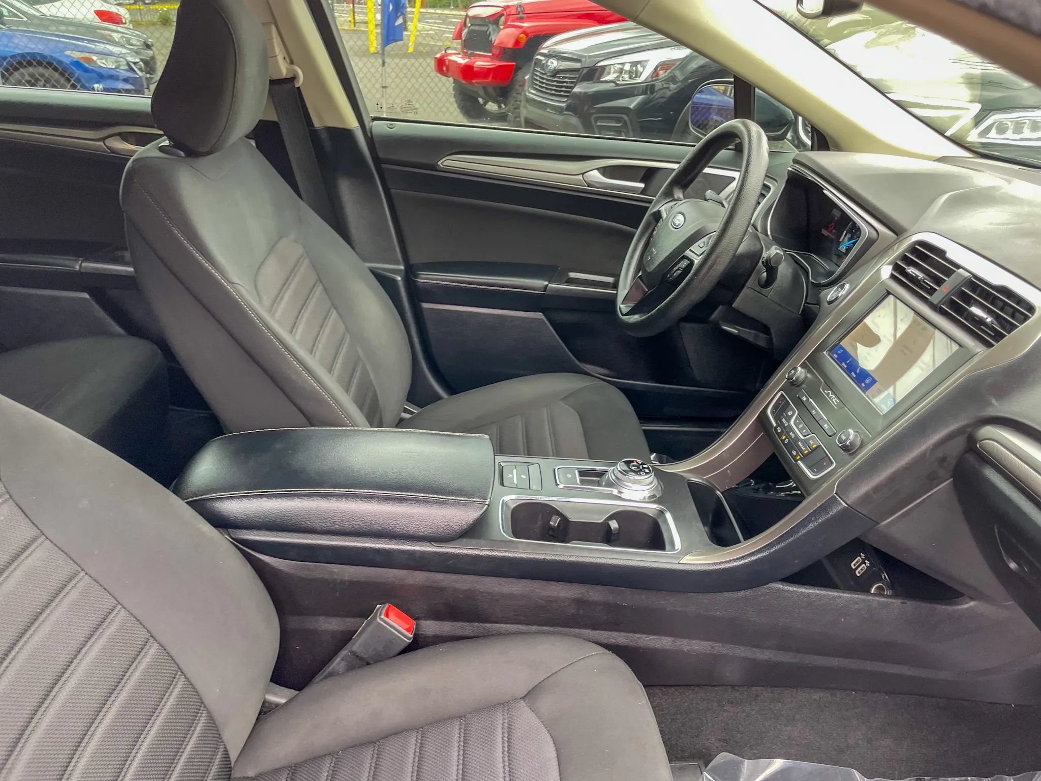 Used 2020 Ford Fusion SE FWD image 38
