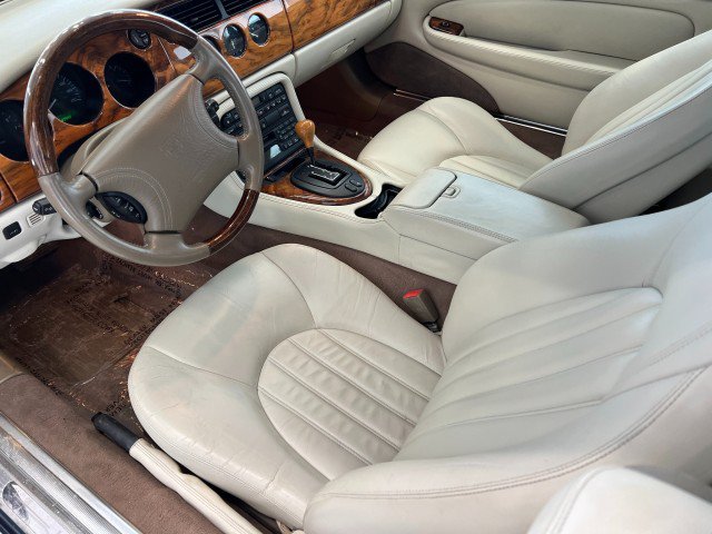 Used 1999 Jaguar XK8 Convertible RWD image 11
