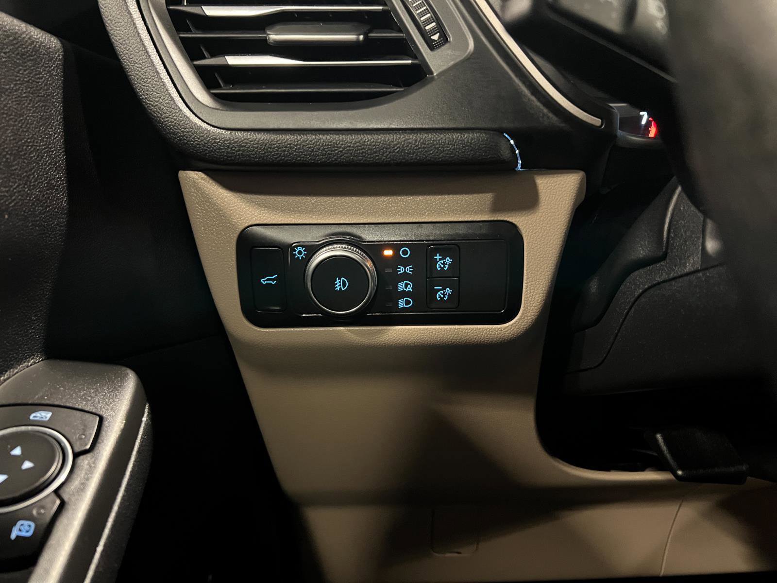 Used 2021 Ford Escape SEL image 16