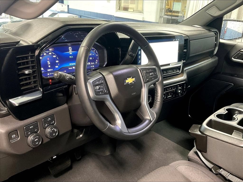 Used 2024 Chevrolet Silverado 1500 LT AWD/4WD image 8