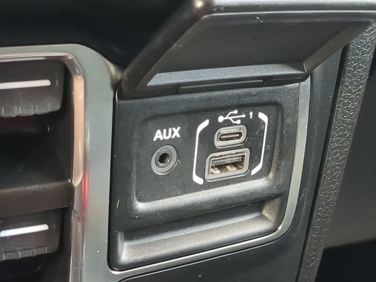 Used 2024 Jeep Gladiator Sport AWD/4WD image 30