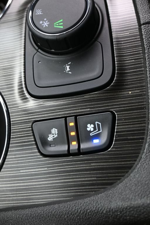 Used 2023 GMC Acadia SLT w/ Technology Package FWD image 34