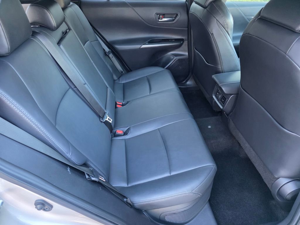 Used 2022 Toyota Venza XLE image 29