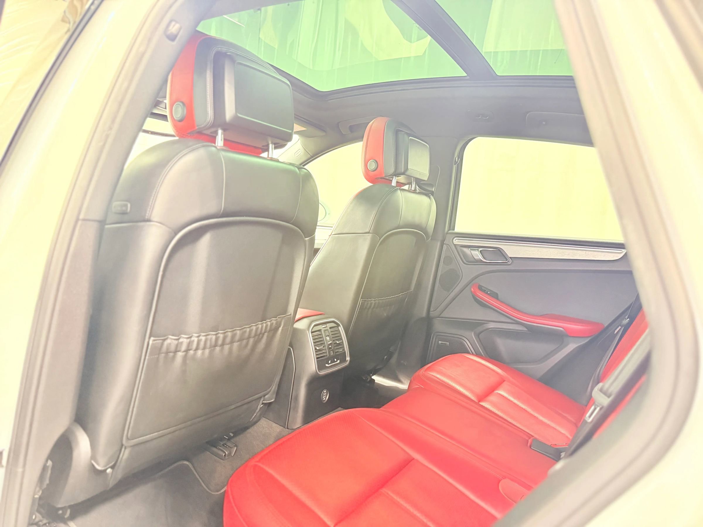 Used 2018 Porsche Macan GTS image 35