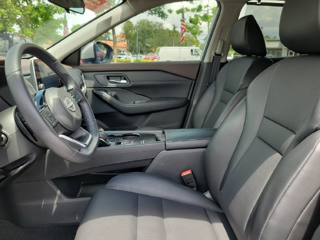 Used 2023 Nissan Rogue SV w/ SV Premium B Package FWD image 18