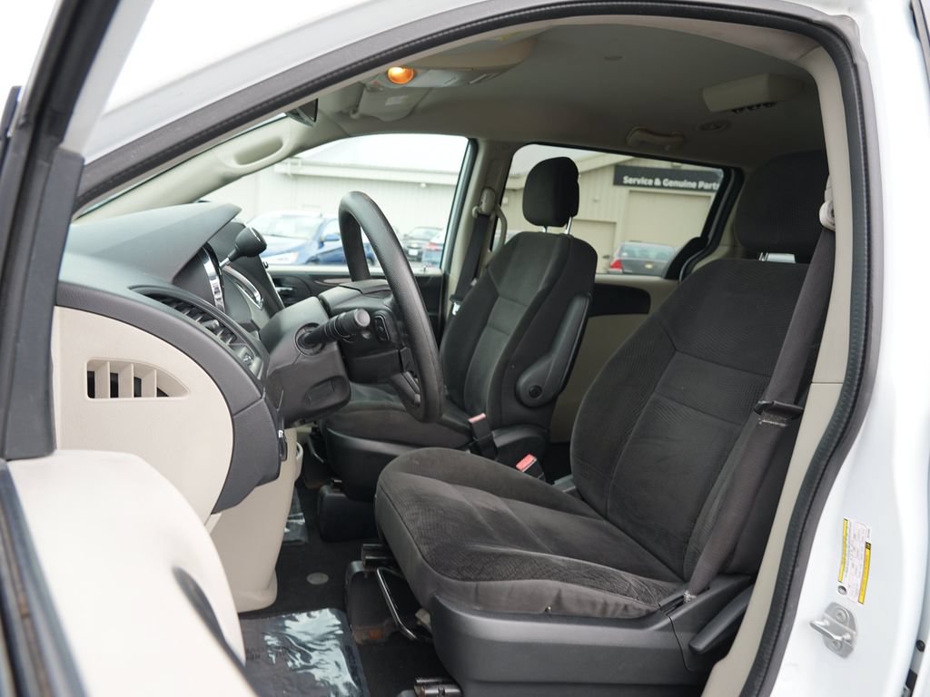 Used 2018 Dodge Grand Caravan SE w/ UConnect Hands-Free Group FWD image 10