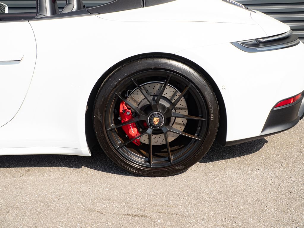 Certified 2025 Porsche 911 Carrera 4 GTS AWD/4WD image 33
