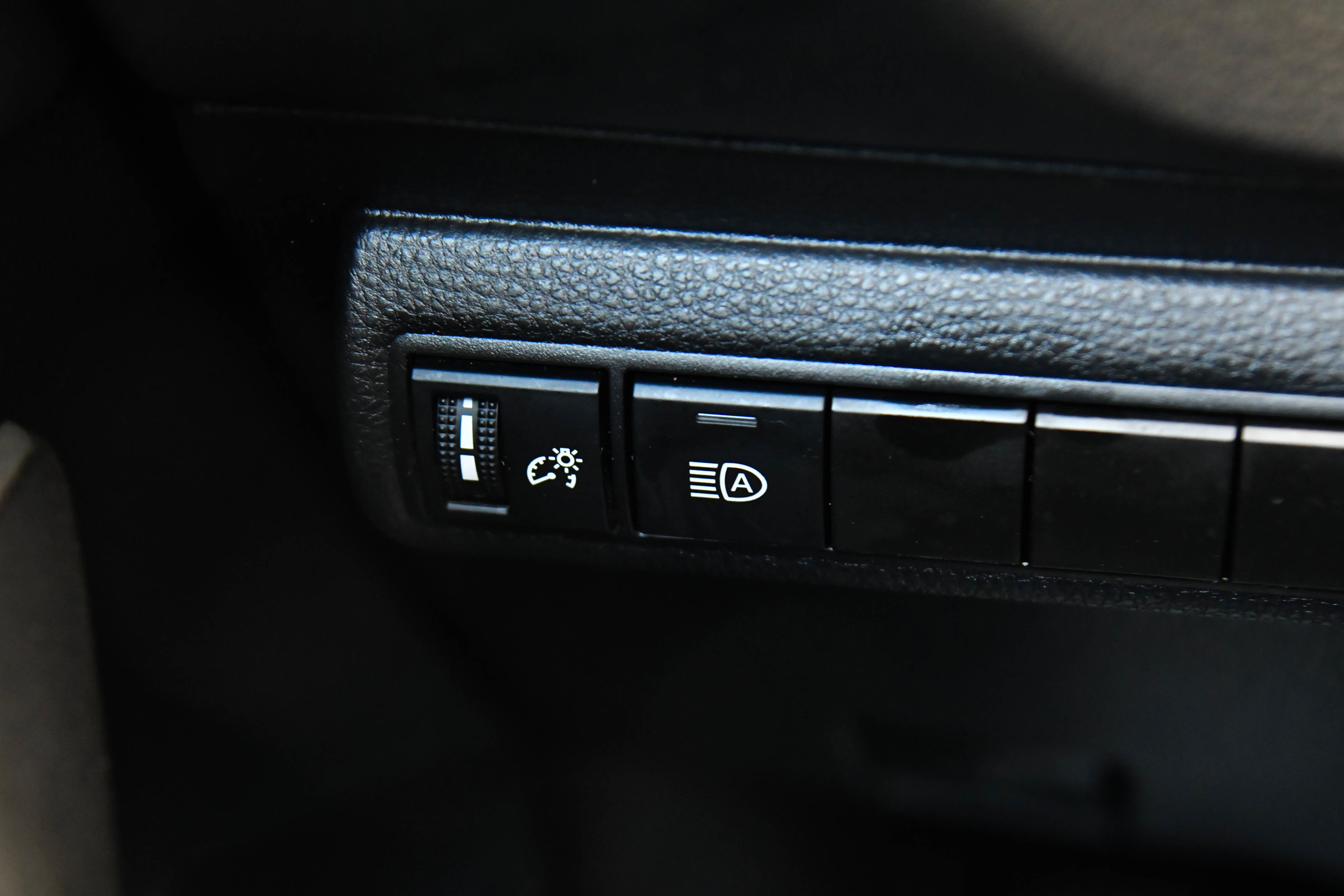 Used 2023 Toyota Corolla SE w/ SE Premium Package FWD image 33