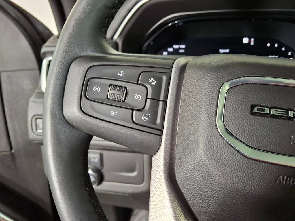 Used 2023 GMC Yukon XL Denali image 13