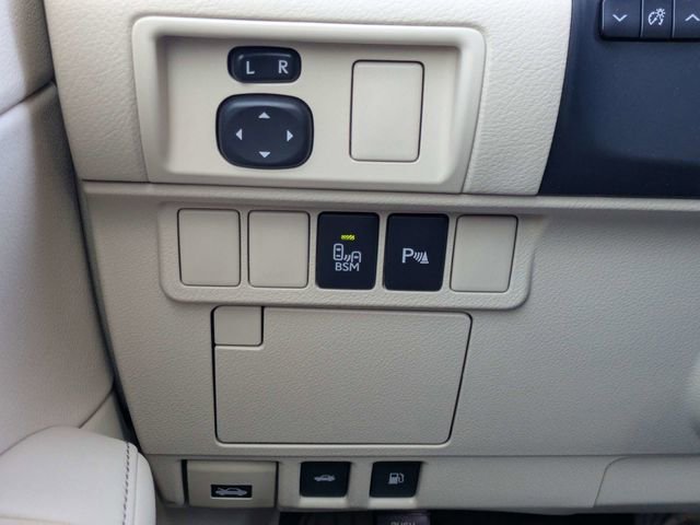 Used 2013 Lexus ES 300h w/ Luxury Pkg image 25