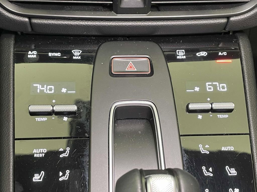 Certified 2023 Porsche Macan image 32