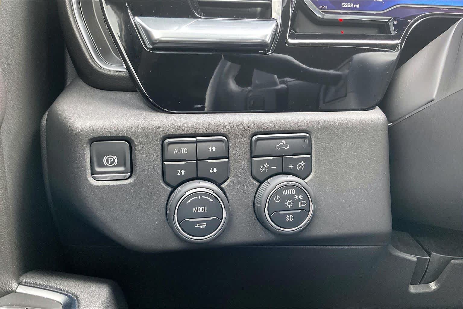 Certified 2025 Chevrolet Silverado 1500 LT Trail Boss w/ Convenience Package II AWD/4WD image 33