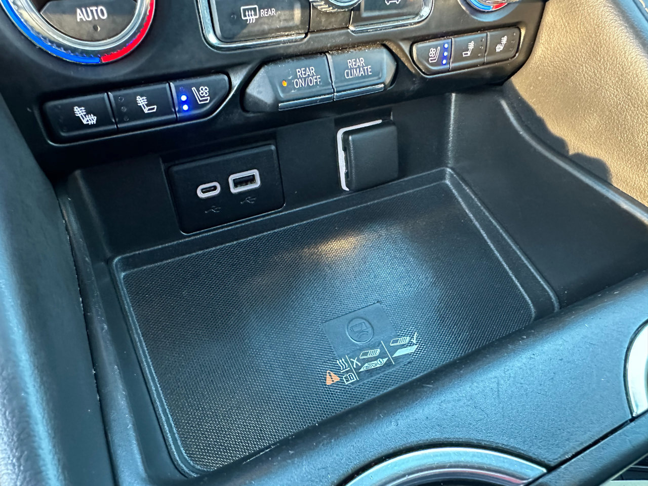 Used 2022 GMC Yukon XL AT4 image 53