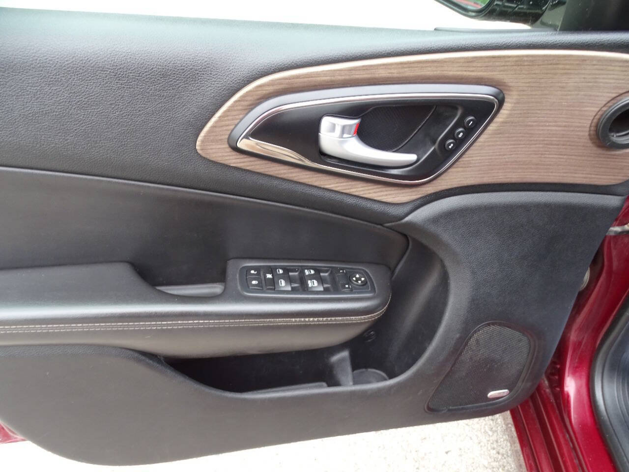 Used 2016 Chrysler 200 C w/ Premium Group FWD image 13