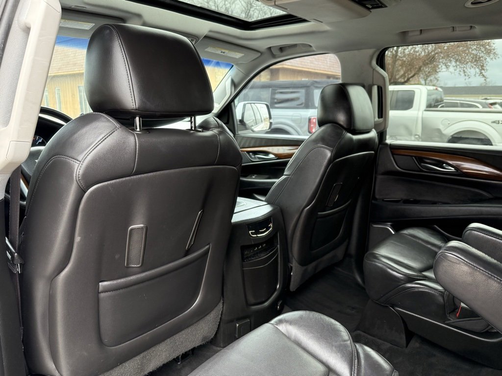 Used 2017 Cadillac Escalade Luxury image 15