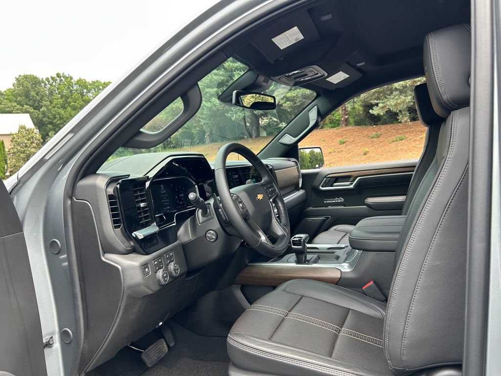 Used 2026 Chevrolet Silverado 1500 High Country w/ LPO, Dark Essentials Package AWD/4WD image 47