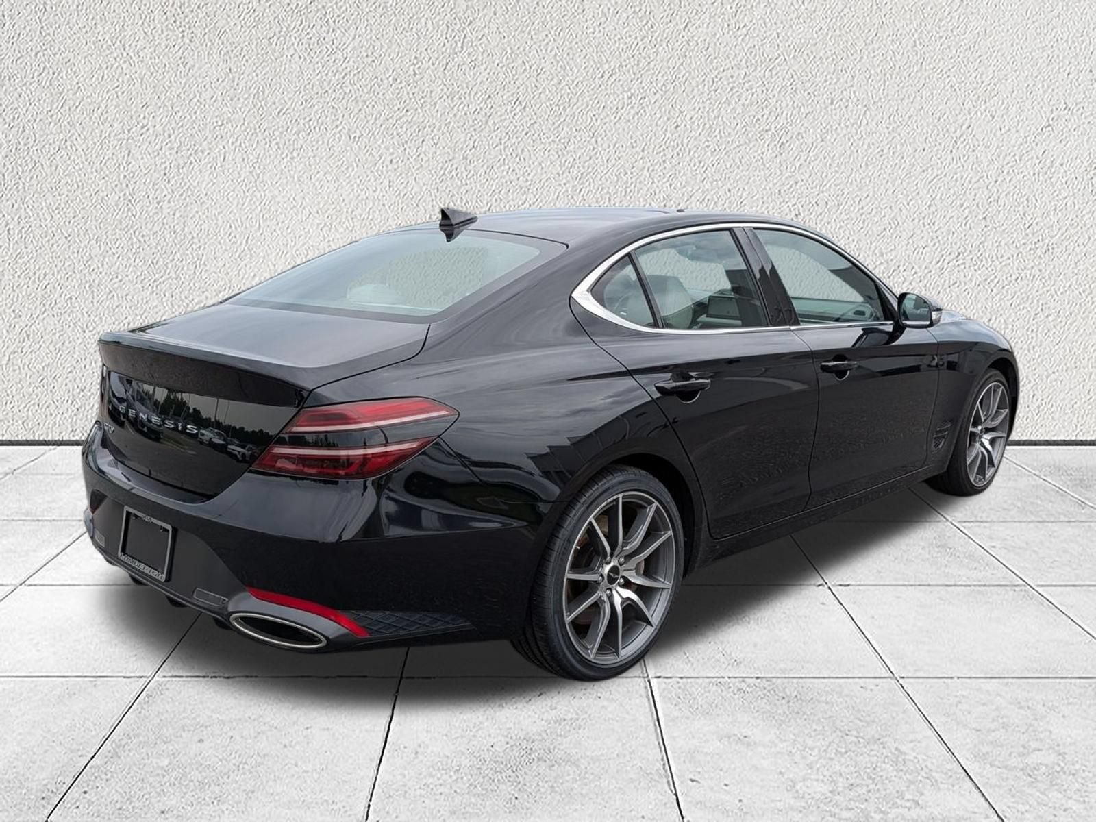 Used 2024 Genesis G70 2.5T RWD image 3