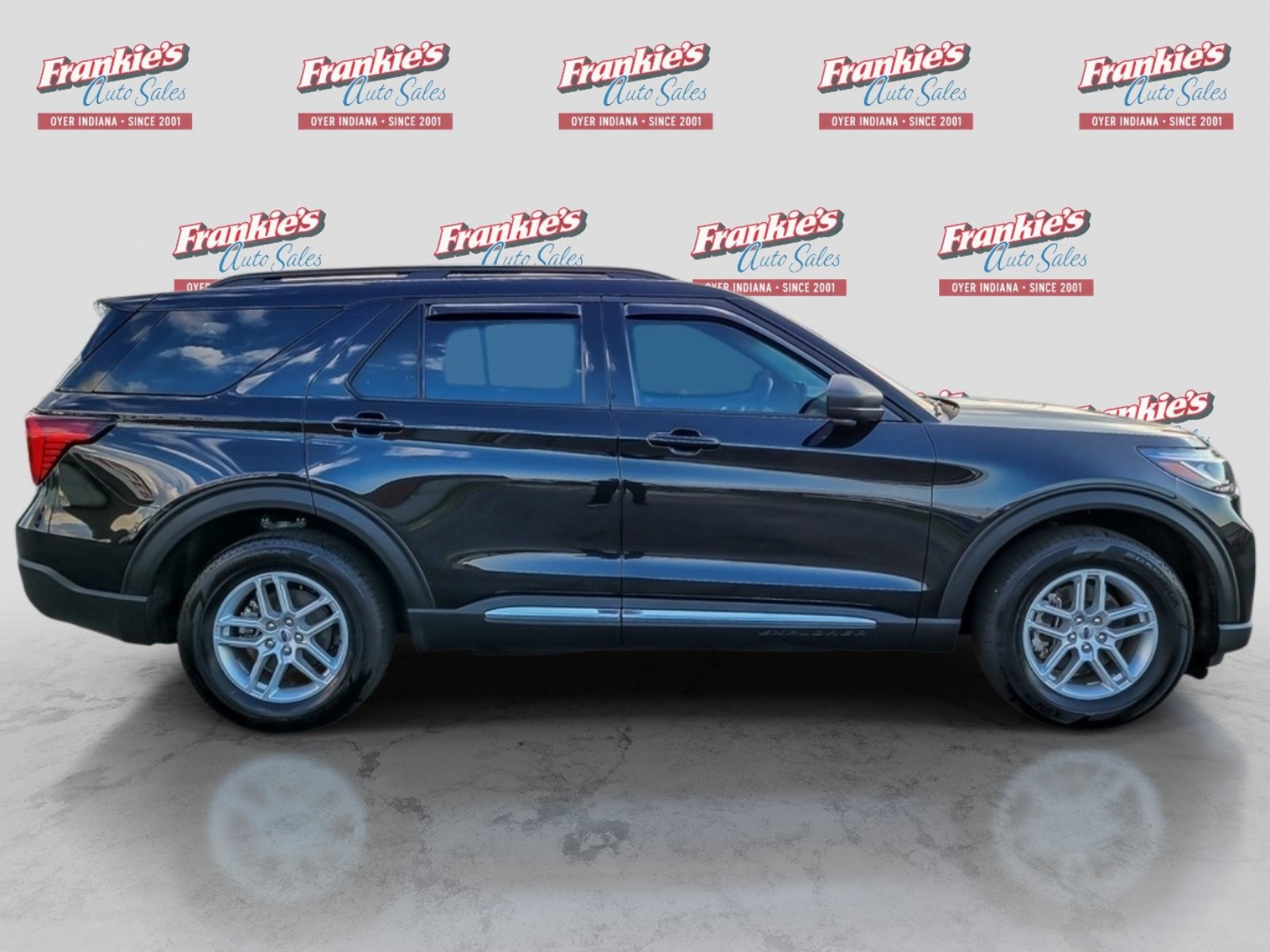 Used 2025 Ford Explorer Active AWD/4WD image 6