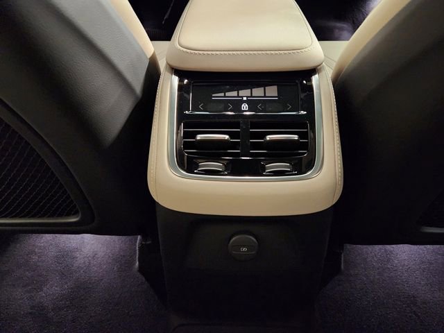 New 2025 Volvo XC90 T8 Core image 31