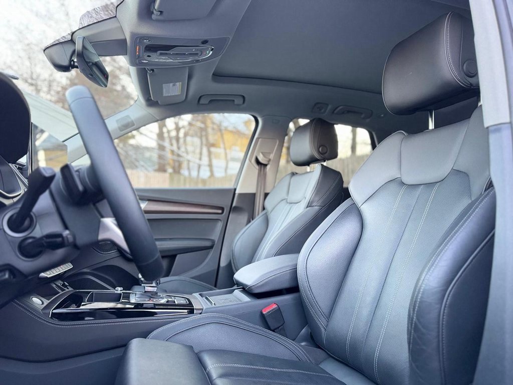 Used 2024 Audi Q5 e Prestige w/ Prestige Package image 16