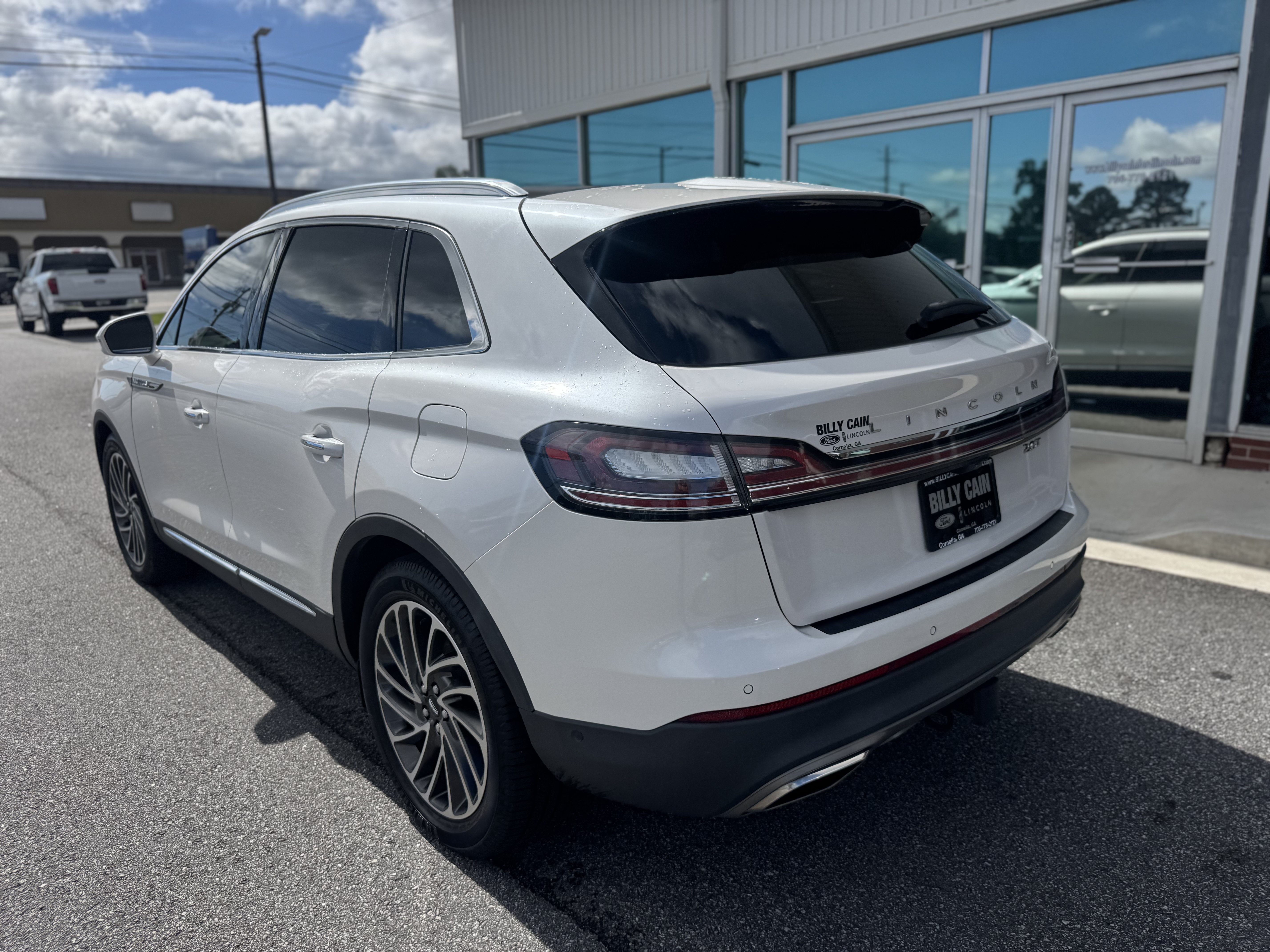Used 2019 Lincoln Nautilus Reserve FWD image 2