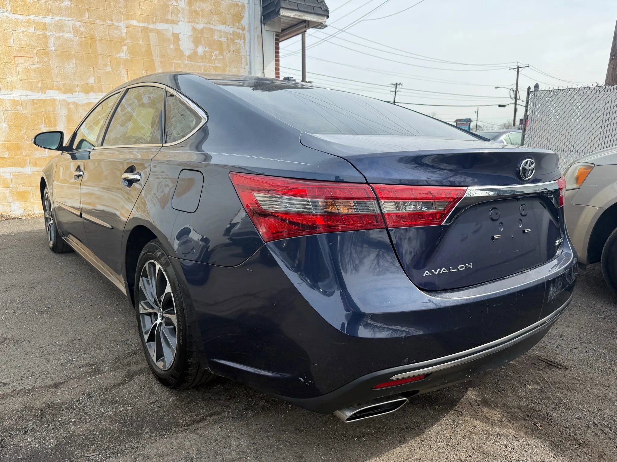 Used 2016 Toyota Avalon XLE Premium image 7