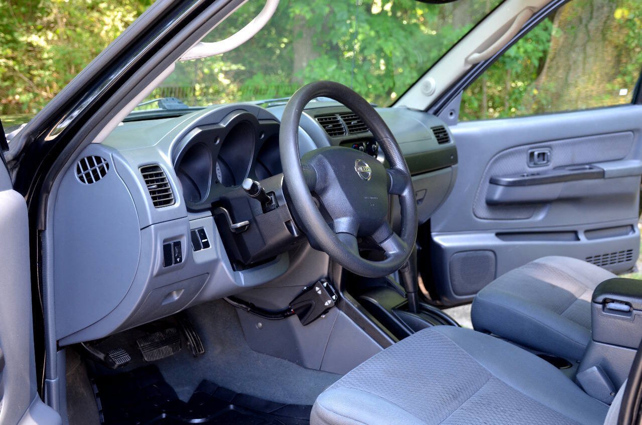Used 2004 Nissan Xterra XE RWD image 11