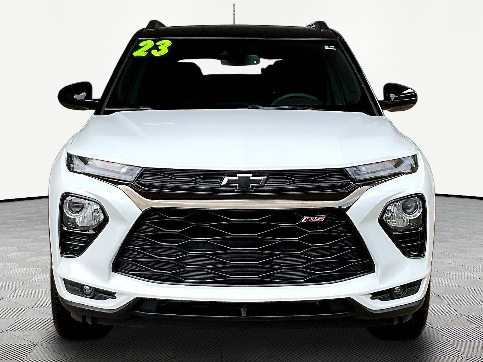 Used 2023 Chevrolet TrailBlazer RS w/ Sun and Liftgate Package AWD/4WD image 2