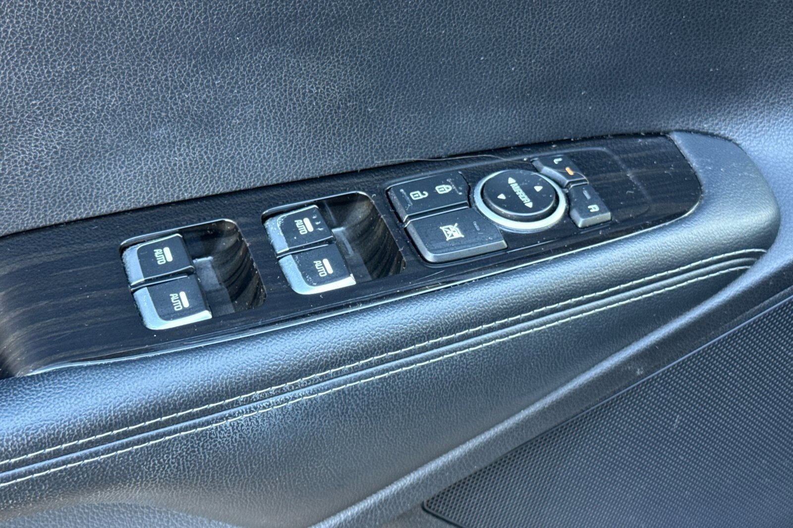 Used 2019 Kia Sorento FWD V6 image 13