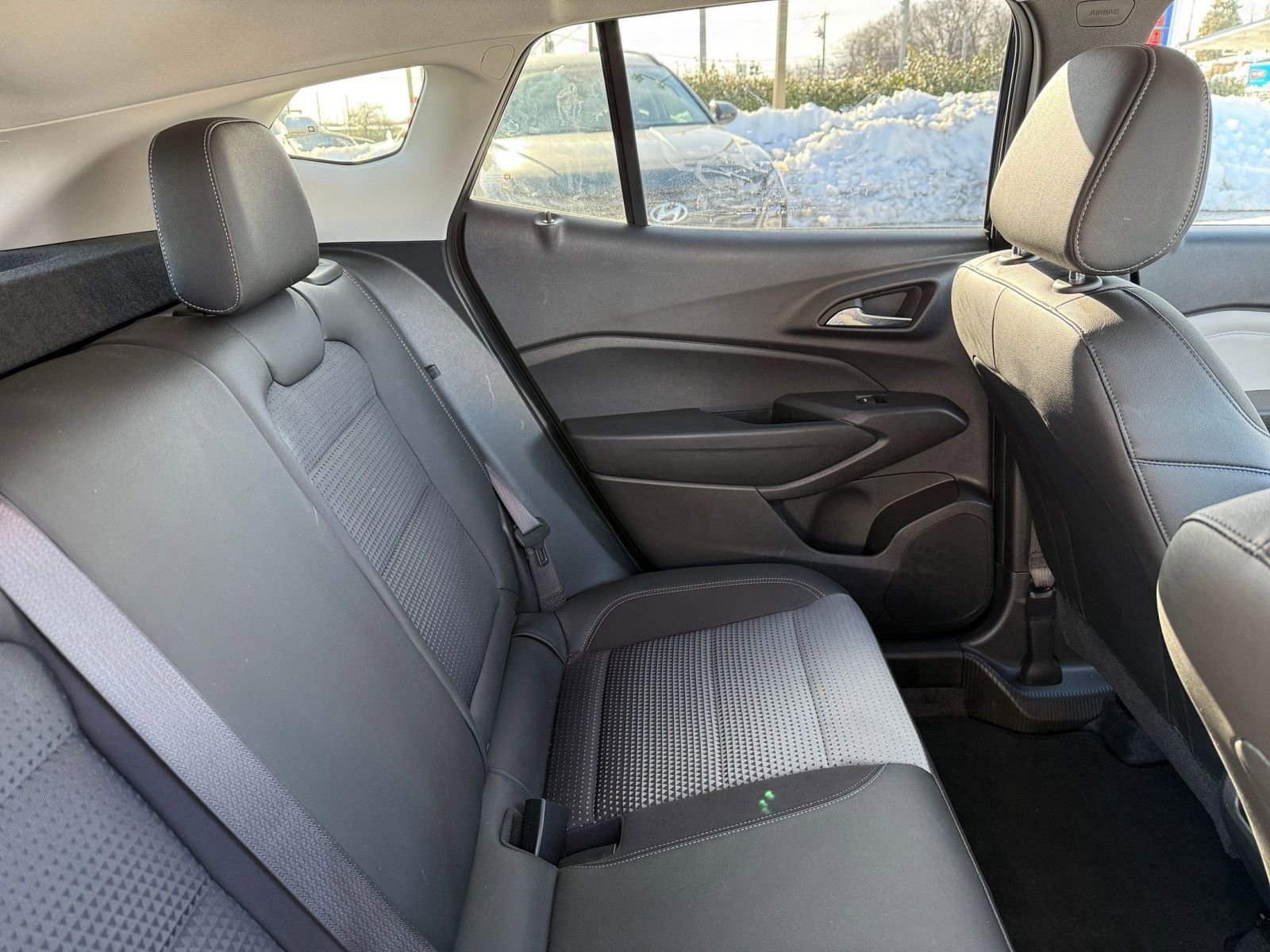 Used 2025 Chevrolet Trax LT w/ LT Convenience Package image 37