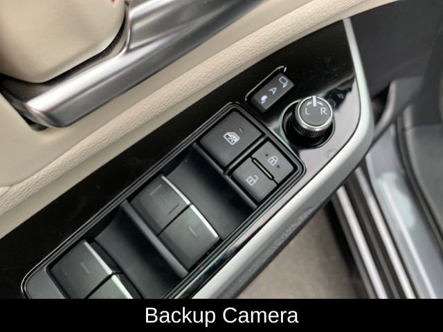 Used 2025 Toyota Sienna Limited image 13