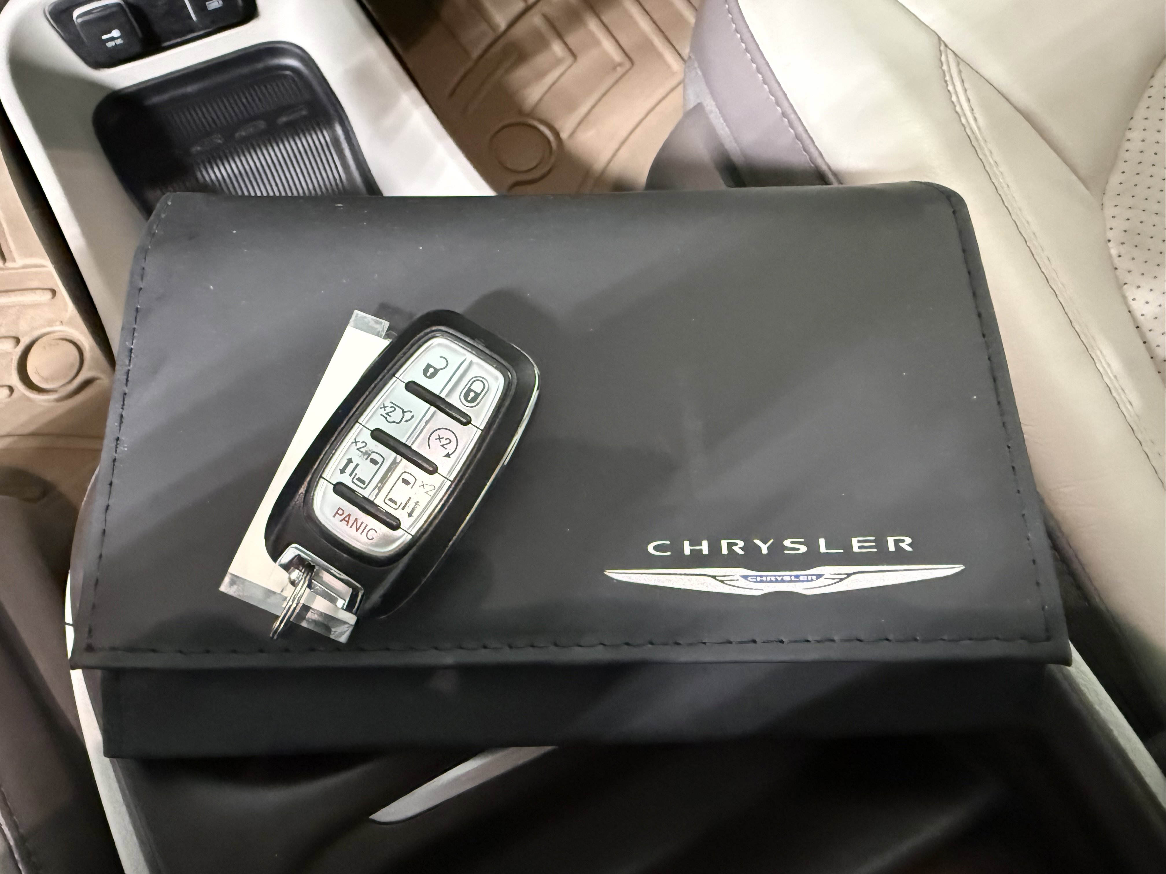 Used 2018 Chrysler Pacifica Touring-L FWD image 19