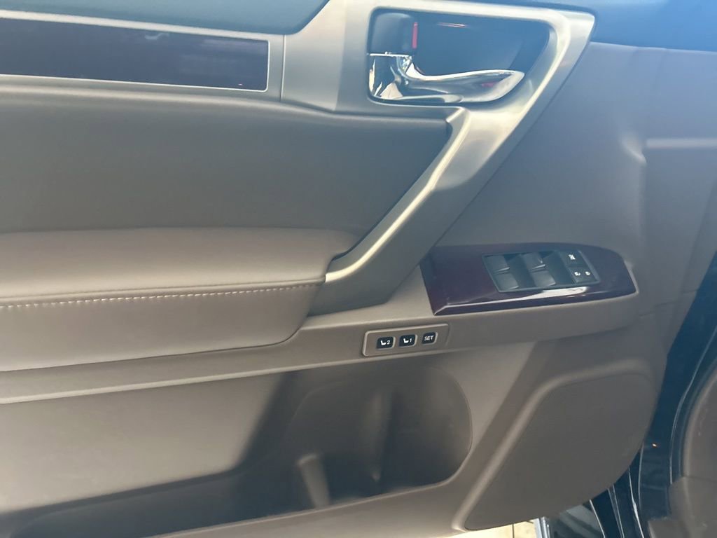 Used 2018 Lexus GX 460 Premium image 3