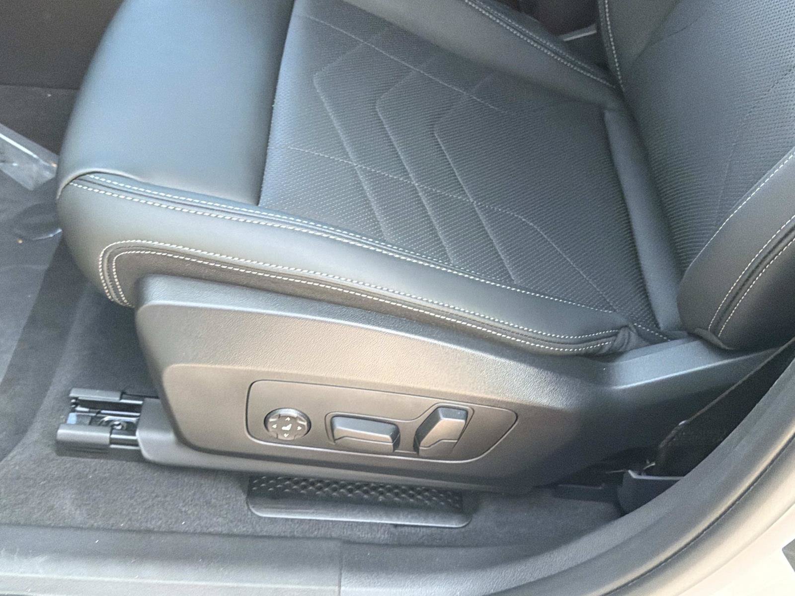 Used 2026 BMW X2 xDrive28i AWD/4WD image 18