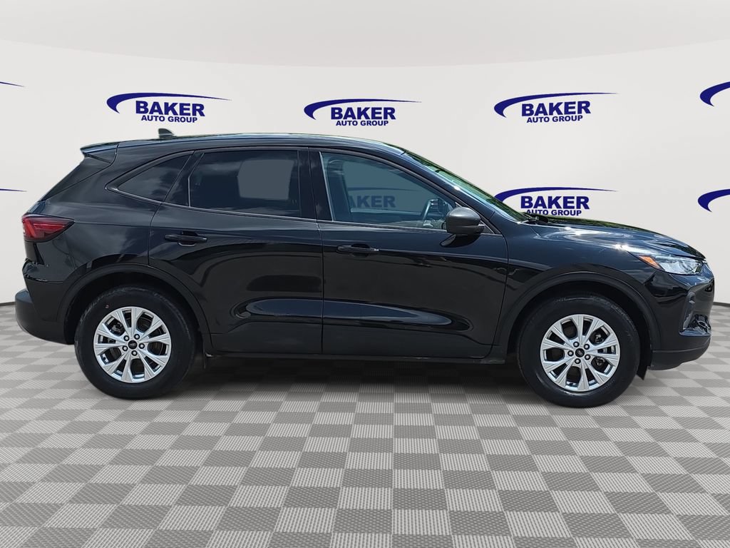 Used 2025 Ford Escape Active AWD/4WD image 2