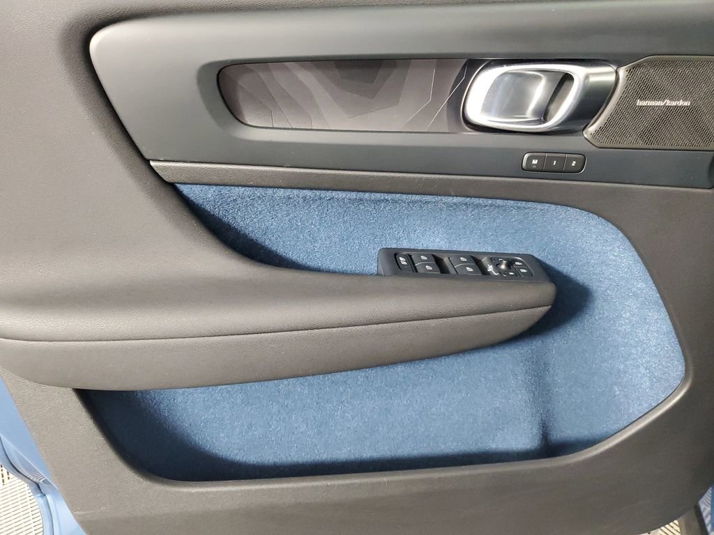 Certified 2023 Volvo XC40 Recharge Ultimate image 21