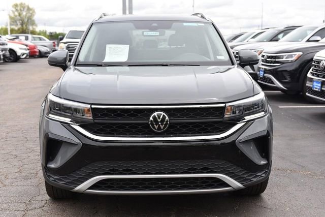 Used 2023 Volkswagen Taos SE w/ Panoramic Sunroof Package image 4