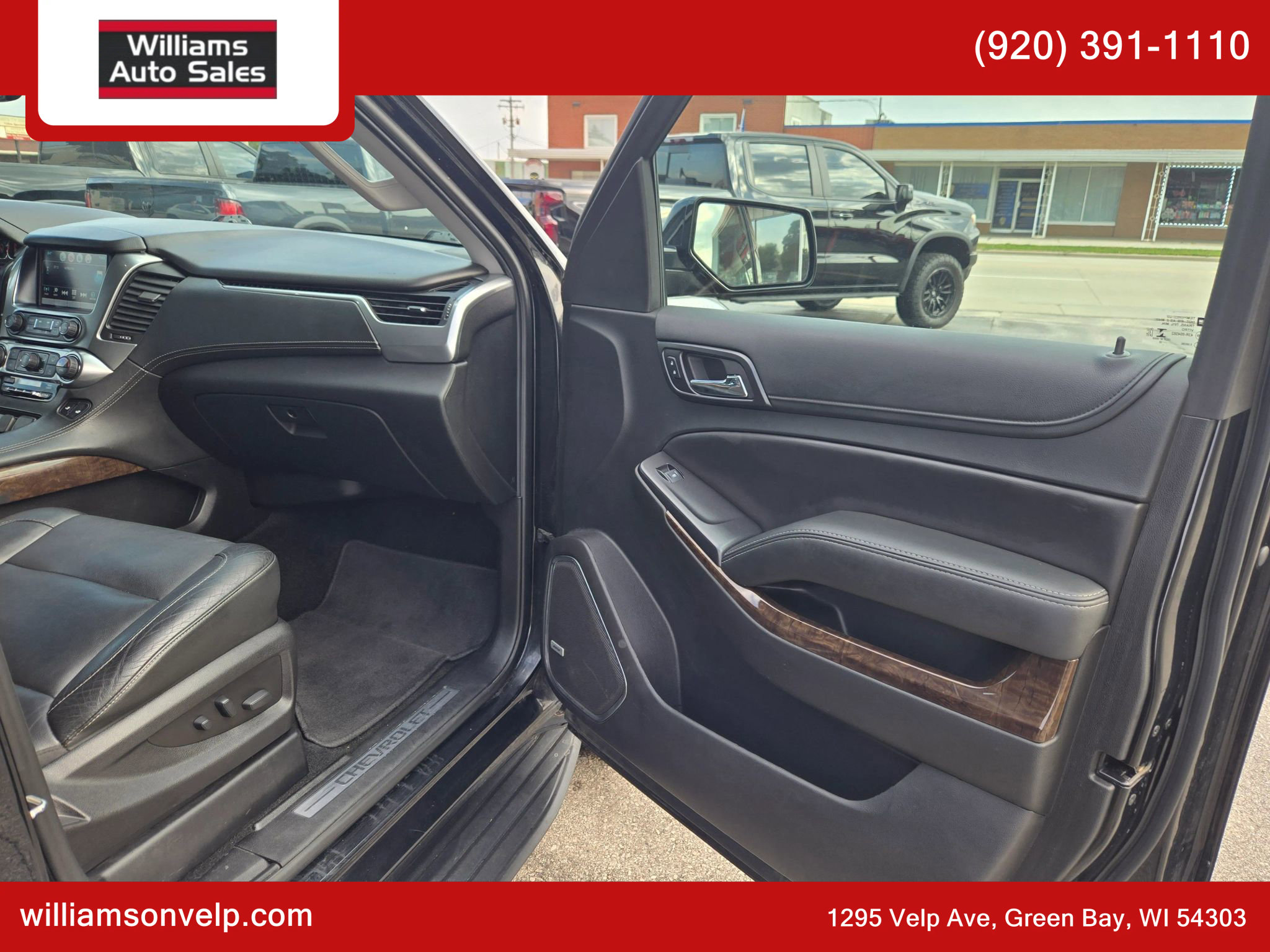 Used 2018 Chevrolet Suburban LT image 16