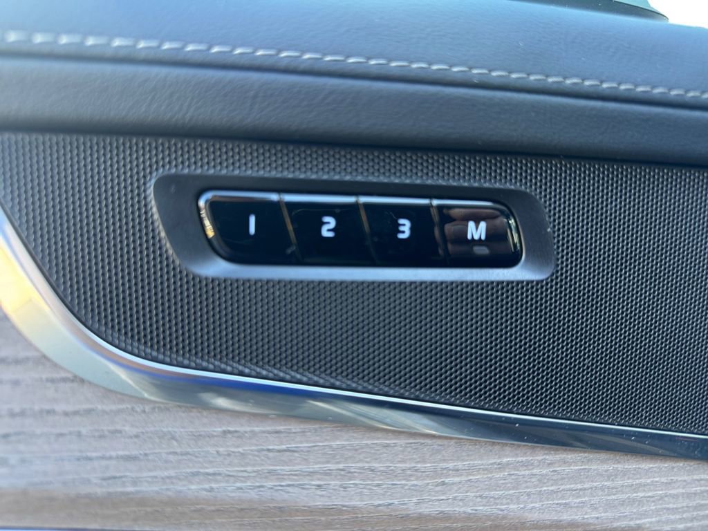 Certified 2025 Volvo XC90 B6 Plus image 12