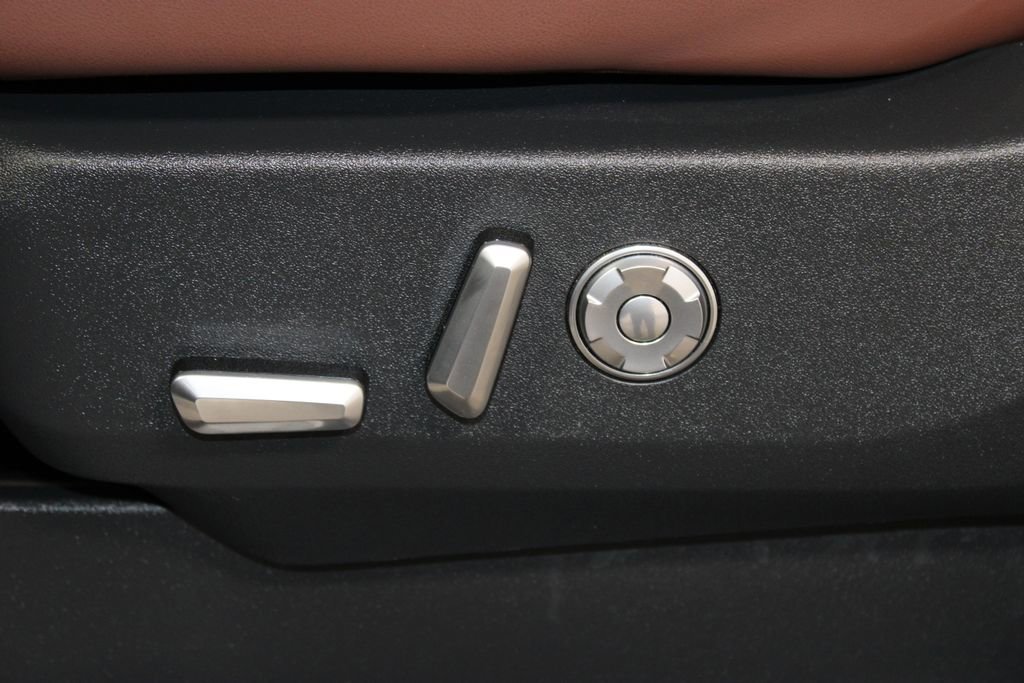 Used 2025 Lincoln Navigator Reserve image 28