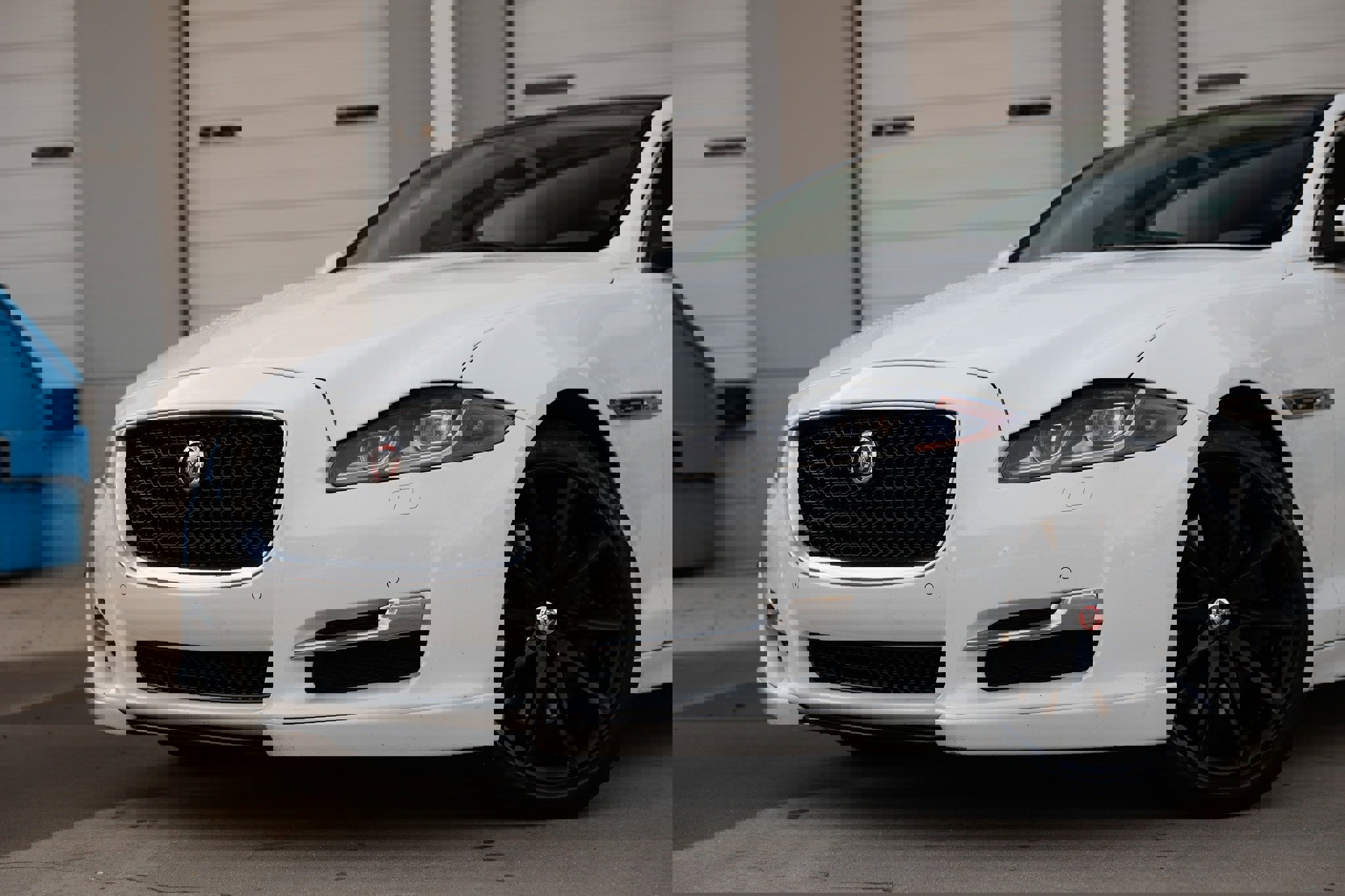 Used 2016 Jaguar XJ R-Sport image 25