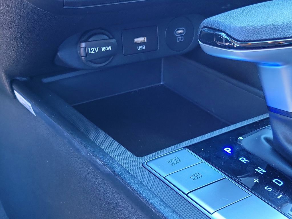 Used 2025 Hyundai Elantra SE image 24