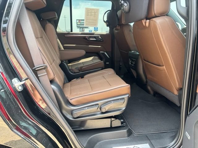 Used 2025 Chevrolet Tahoe High Country AWD/4WD image 14